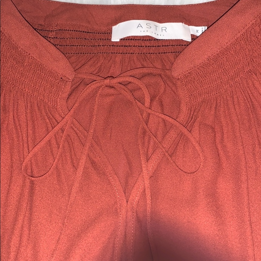 Astr Split Neck Long Sleeve Rust Tunic Size Medium - Picture 5 of 8